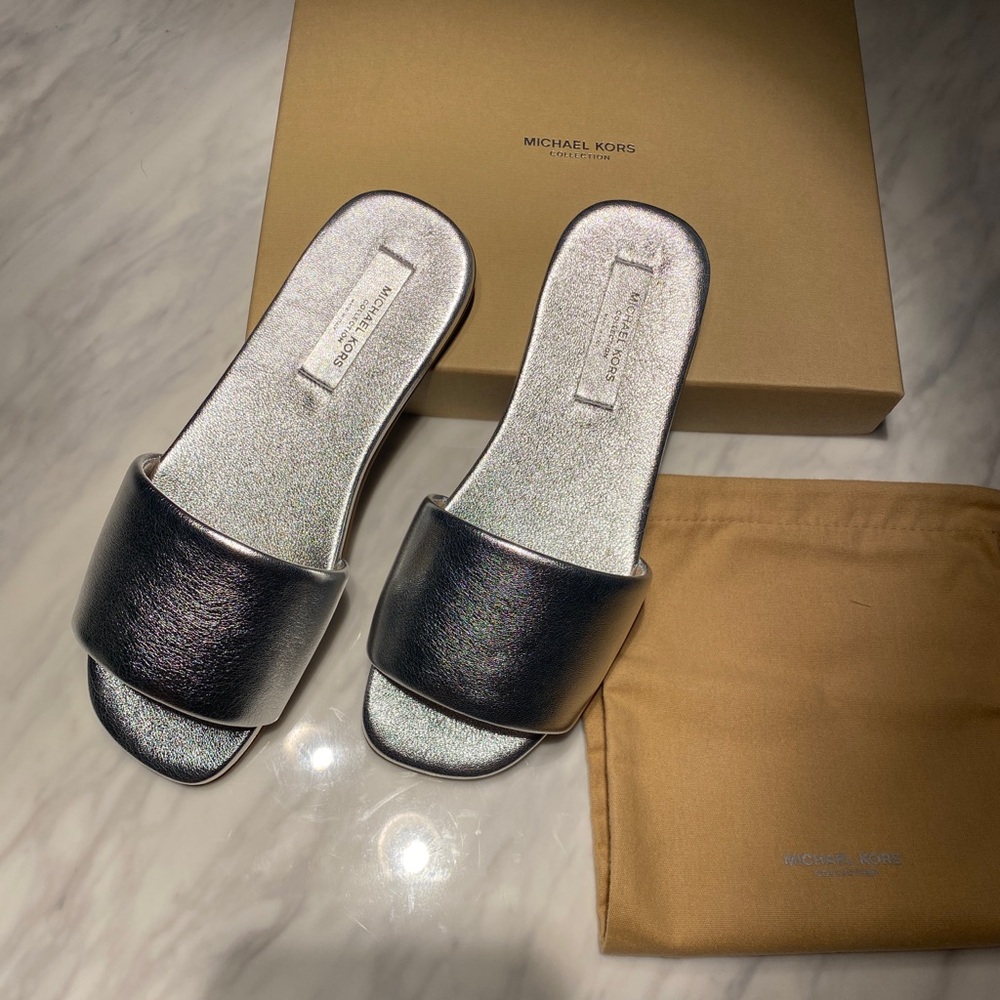 Michael Kors Collection Delphine leather Silver Sandals - new!!